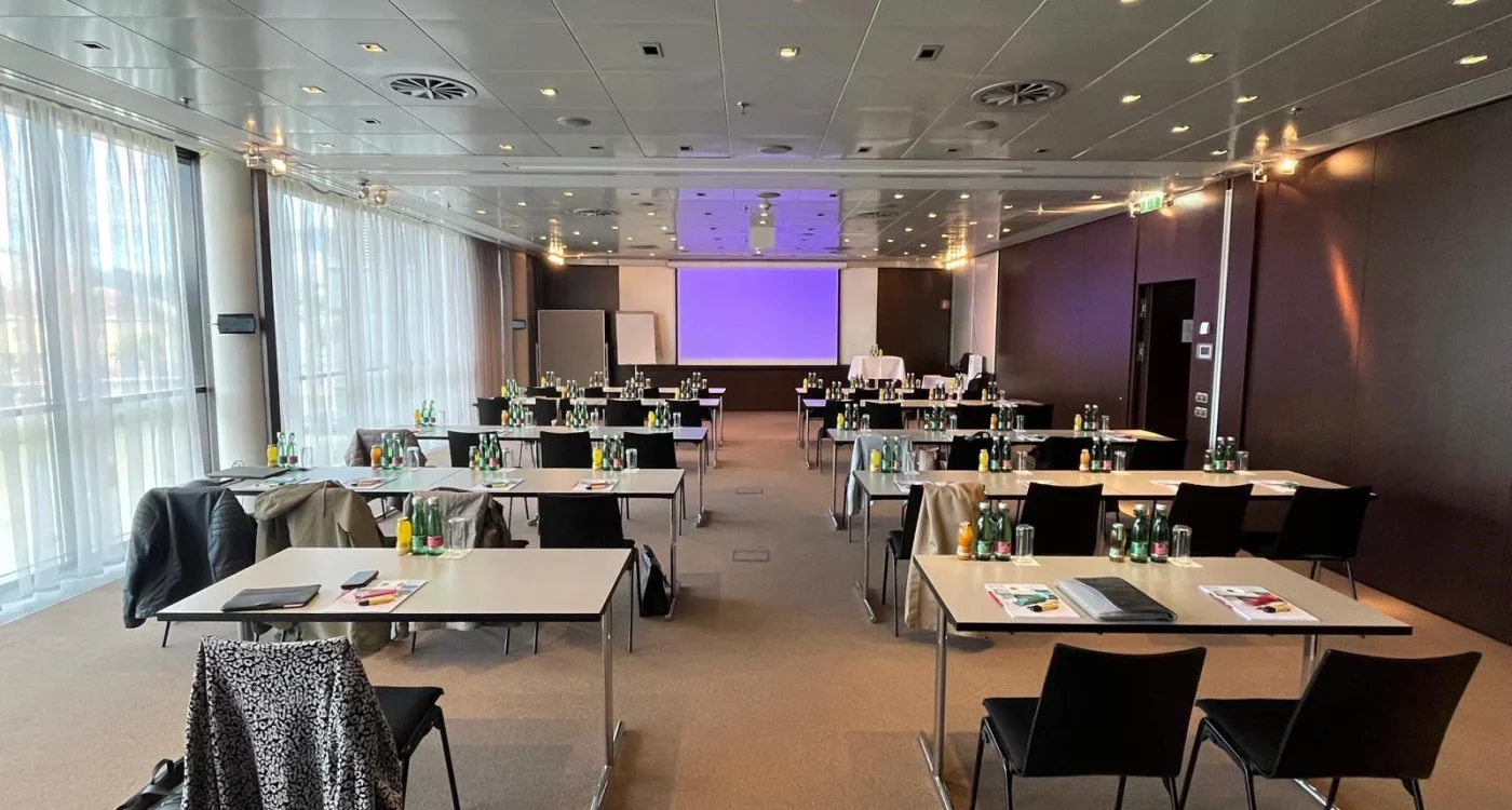 Schulungsraum mit Beamer