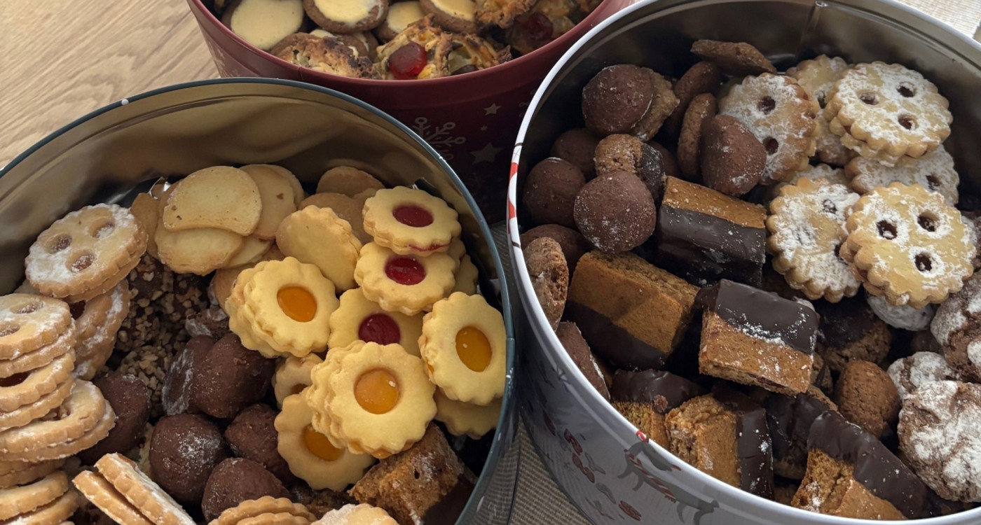 Weihnachtskekse in Keksdosen