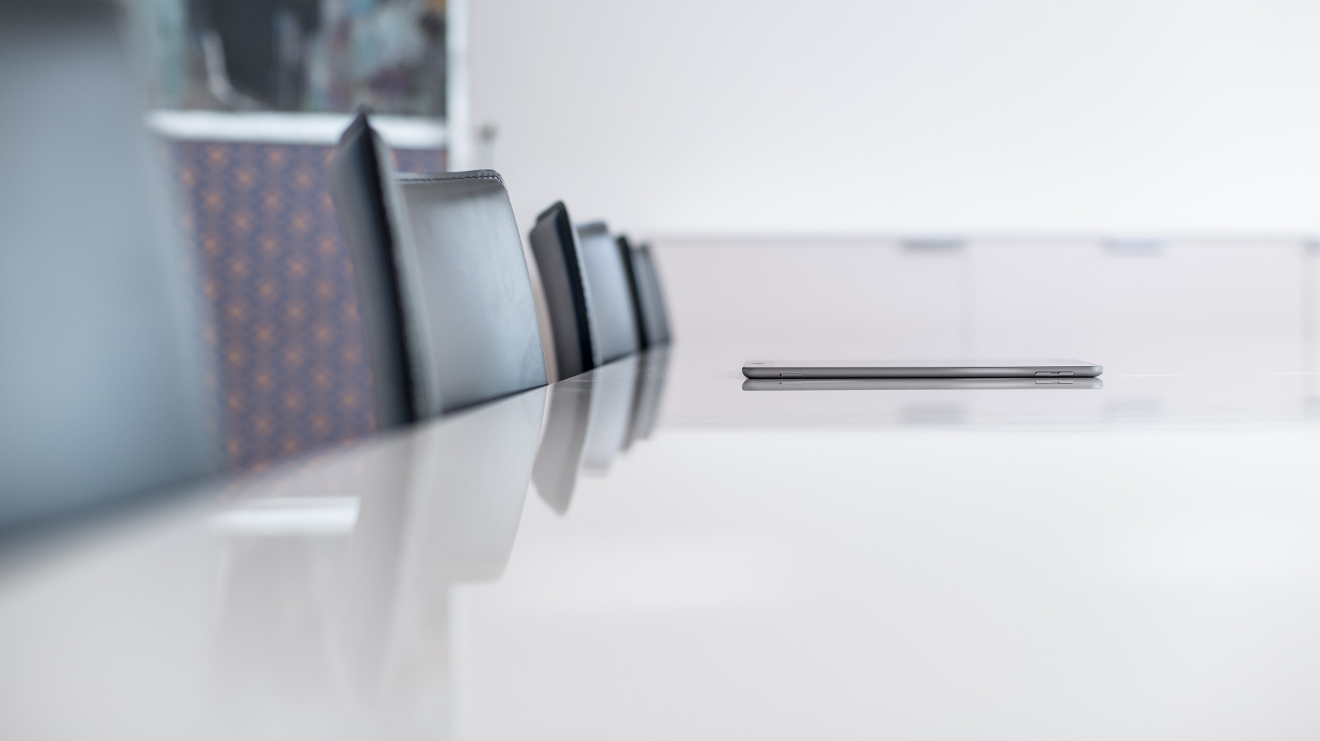 Tisch mit Tablet