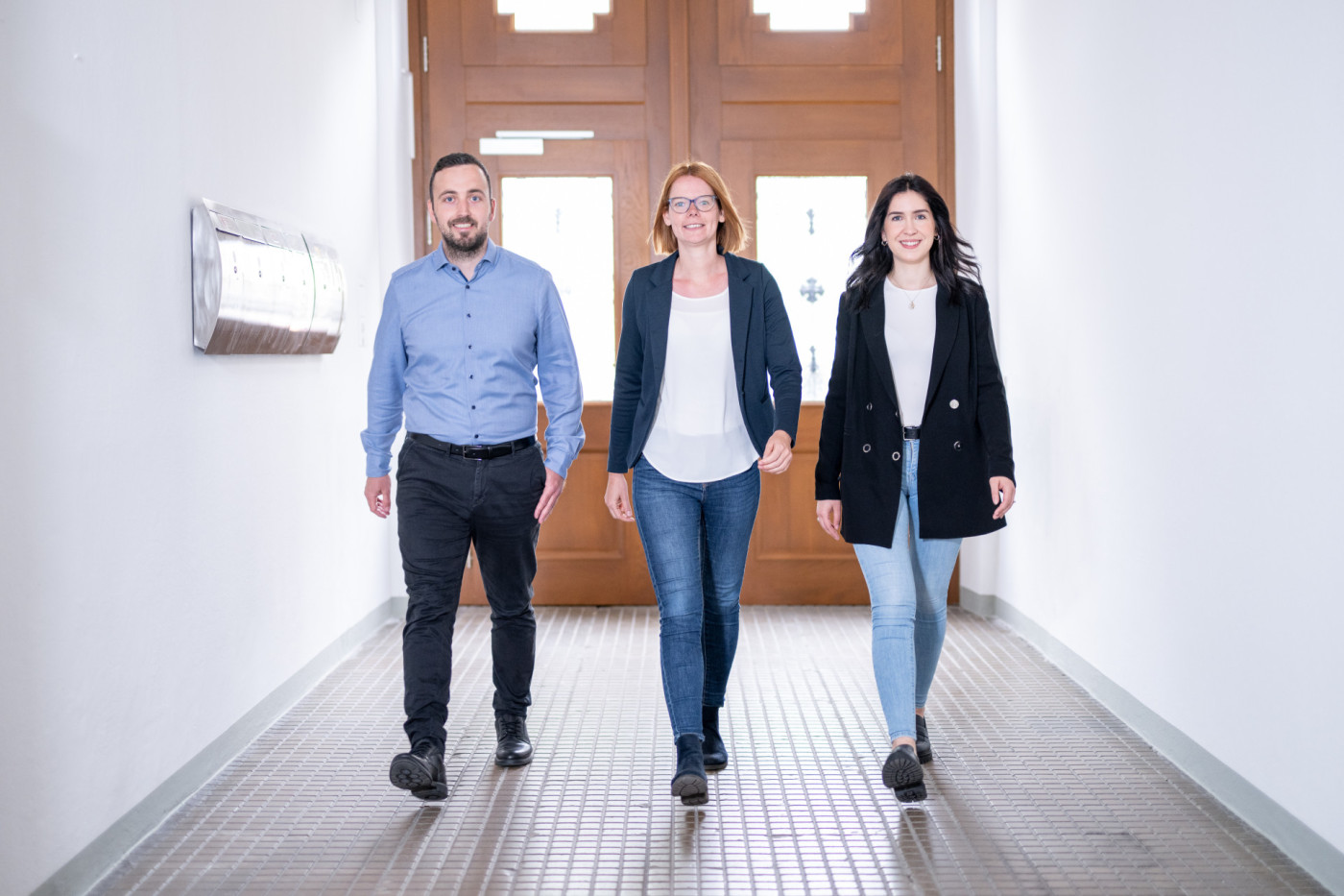 Mario, Karina, Katarina im Zwischengang