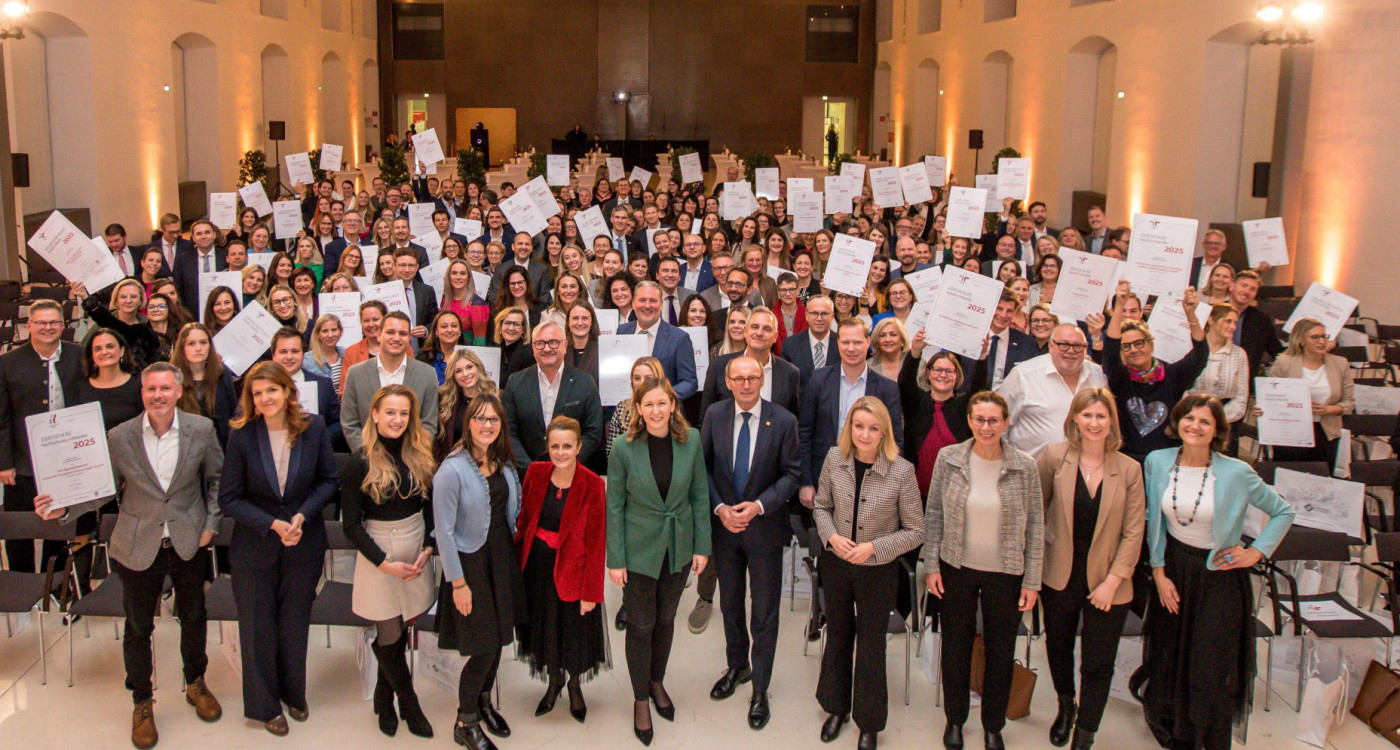 Gruppenfoto berufundfamilie Zertifikatverleihung