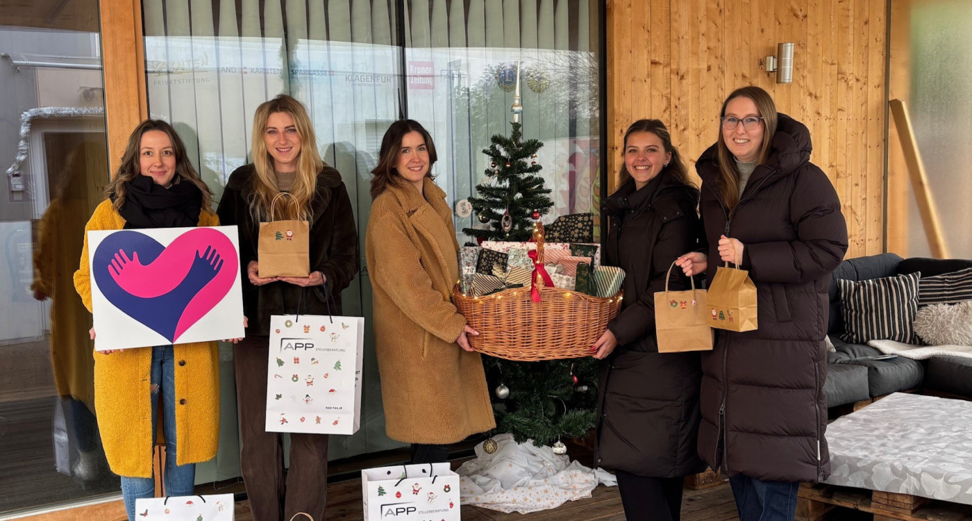 JUNO Übergabe Weihnachtskorb