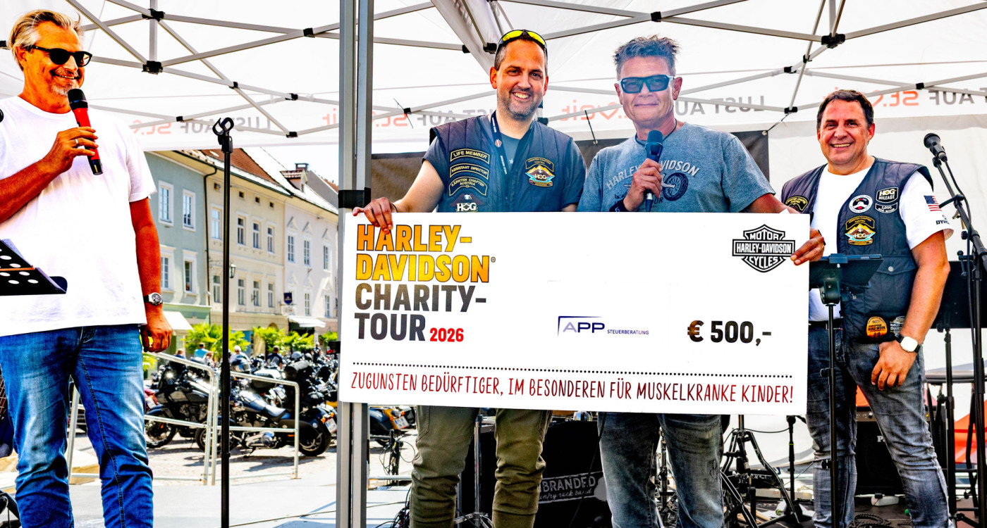 Spendencheck-Übergabe bei der Harley-Davidson Charity Tour